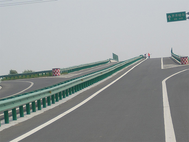 昌都高速公路护栏的材质与规格